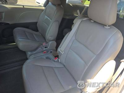 2015 Toyota Sienna XLE 8-Passenger 119.3" WB - zdjęcie 12 z 23 - miniatura