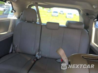 2015 Toyota Sienna XLE 8-Passenger 119.3" WB - zdjęcie 13 z 23 - miniatura