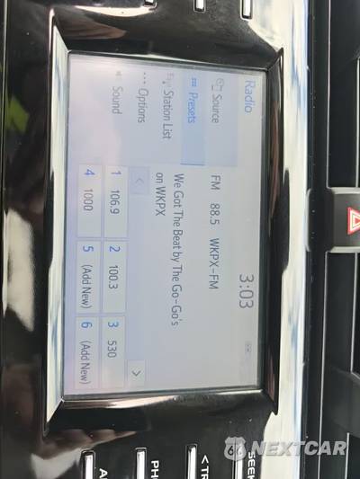 2019 Toyota Camry LE - zdjęcie 41 z 42 - miniatura