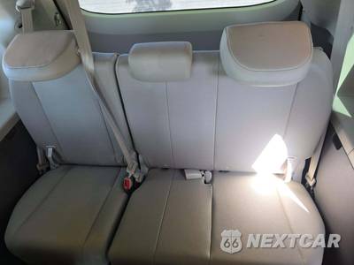 2016 Toyota Sienna XLE 8-Passenger 119.3" WB - zdjęcie 14 z 23 - miniatura