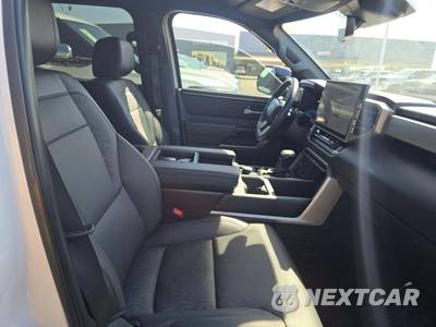 2025 Toyota Tundra i-FORCE MAX Limited Crew Cab Short Bed - zdjęcie 18 z 22 - miniatura