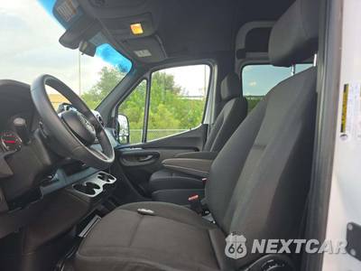 2025 Mercedes-Benz Sprinter 2500 Passenger Van 170.0" WB - zdjęcie 6 z 21 - miniatura