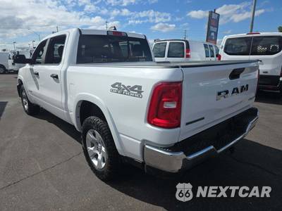 2025 Ram 1500 Big Horn Crew Cab Short Bed - zdjęcie 2 z 24 - miniatura