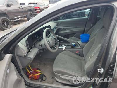 2025 Hyundai Elantra SEL Sport - zdjęcie 6 z 20 - miniatura