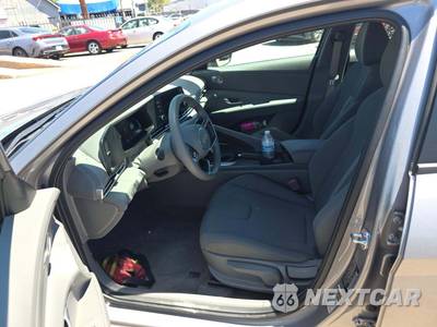 2026 Hyundai Elantra SE - zdjęcie 3 z 19 - miniatura