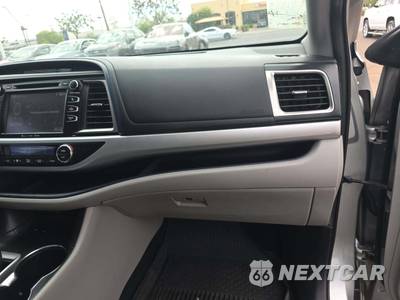 2019 Toyota Highlander LE Plus - zdjęcie 19 z 28 - miniatura