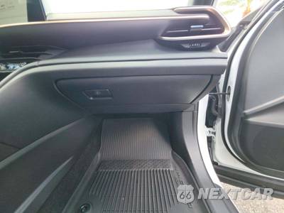 2025 Toyota Crown Signia XLE - zdjęcie 19 z 21 - miniatura