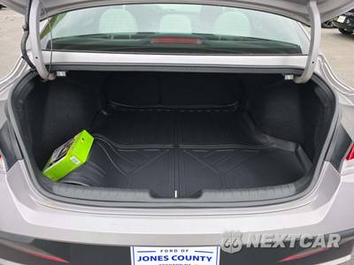 2025 Hyundai Elantra Limited - zdjęcie 14 z 23 - miniatura