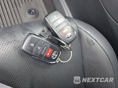 2023 Toyota Crown Limited - zdjęcie 8 z 20 - miniatura
