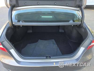 2020 Toyota Camry LE - zdjęcie 14 z 21 - miniatura