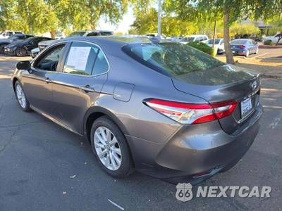 2020 Toyota Camry LE - zdjęcie 2 z 21 - miniatura