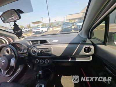 2012 Toyota Yaris SE Hatchback - zdjęcie 19 z 22 - miniatura