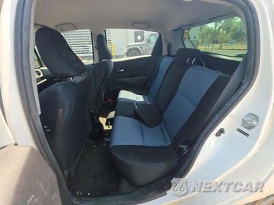 2012 Toyota Yaris SE Hatchback - zdjęcie 13 z 22 - miniatura