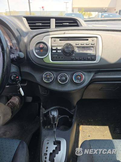 2012 Toyota Yaris SE Hatchback - zdjęcie 10 z 22 - miniatura