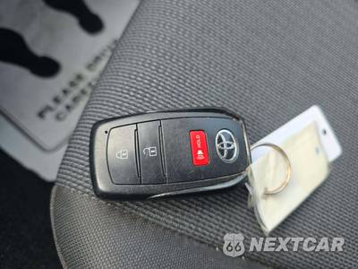 2024 Toyota Prius LE - zdjęcie 8 z 21 - miniatura