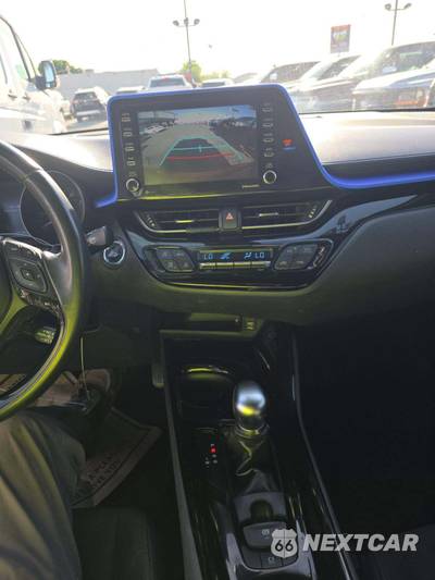 2020 Toyota C-HR XLE - zdjęcie 10 z 25 - miniatura