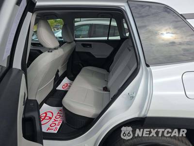 2026 Toyota RAV4 Hybrid XLE Premium - zdjęcie 13 z 22 - miniatura