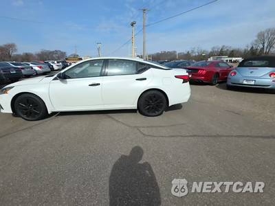 2020 Nissan Altima SL - zdjęcie 3 z 35 - miniatura