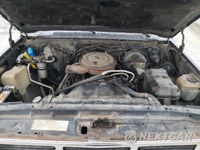 1988 GMC Suburban Base - zdjęcie 7 z 9 - miniatura