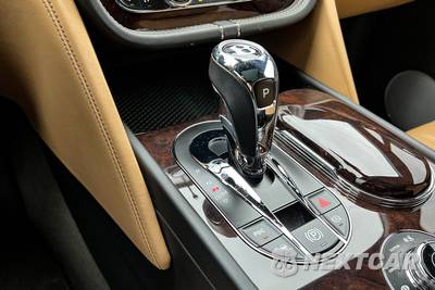 2017 Bentley Bentayga W12 - zdjęcie 37 z 65 - miniatura