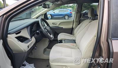 2020 Toyota Sienna LE 7-Passenger - zdjęcie 4 z 12 - miniatura