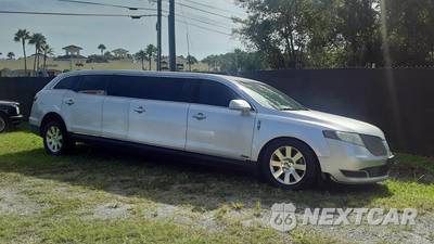 2014 Lincoln MKT w/Limo Pkg - zdjęcie 2 z 56 - miniatura