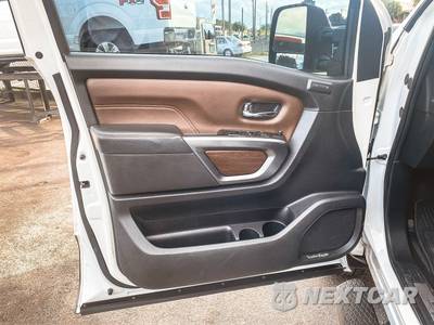 2016 Nissan TITAN XD Platinum Reserve Crew Cab Medium Bed - zdjęcie 11 z 21 - miniatura