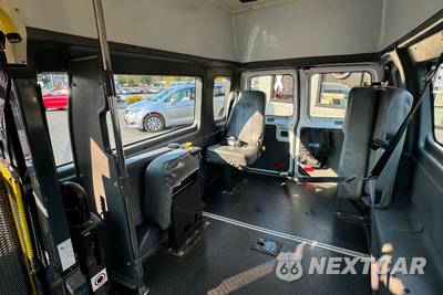 2011 Ford Super Duty E-350 Commercial Cargo Van 138.0" WB - zdjęcie 18 z 57 - miniatura