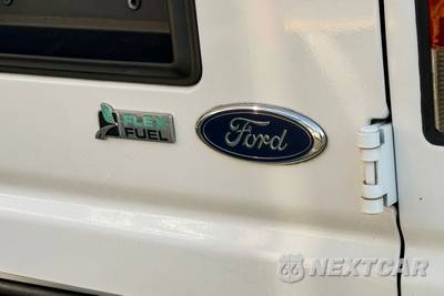 2011 Ford Super Duty E-350 Commercial Cargo Van 138.0" WB - zdjęcie 36 z 57 - miniatura