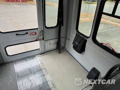 2016 Ford Super Duty E-350 Cutaway DRW - zdjęcie 37 z 45 - miniatura