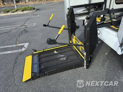 2013 Ford Super Duty E-450 Cutaway DRW - zdjęcie 15 z 52 - miniatura