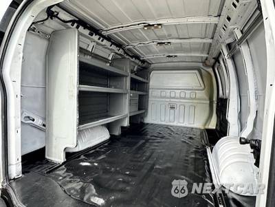 2016 Chevrolet Express 2500 Cargo Van 1WT 135.0" WB - zdjęcie 13 z 21 - miniatura