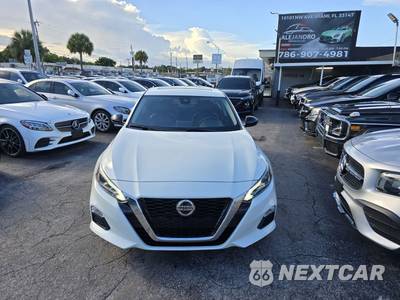 2020 Nissan Altima SR - zdjęcie 2 z 24 - miniatura