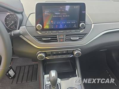 2025 Nissan Altima SR - zdjęcie 11 z 17 - miniatura