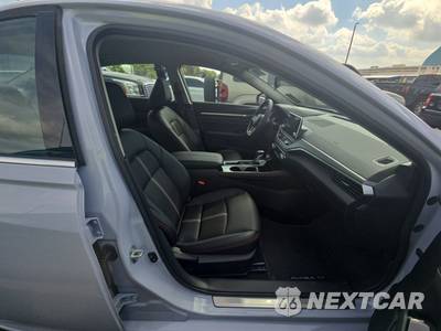 2025 Nissan Altima SR - zdjęcie 8 z 17 - miniatura