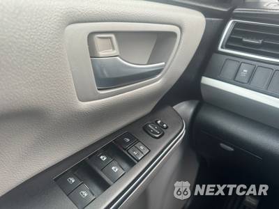2015 Toyota Camry SE - zdjęcie 14 z 18 - miniatura