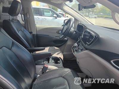 2017 Chrysler Pacifica Touring L 121.6" WB - zdjęcie 14 z 30 - miniatura