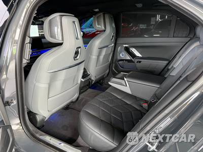 2023 BMW 7 Series Sedan 760i xDrive - zdjęcie 11 z 32 - miniatura
