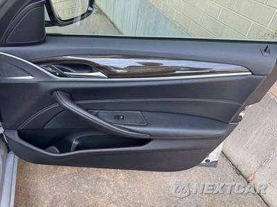 2020 BMW 5 Series Sedan 530i xDrive - zdjęcie 18 z 32 - miniatura