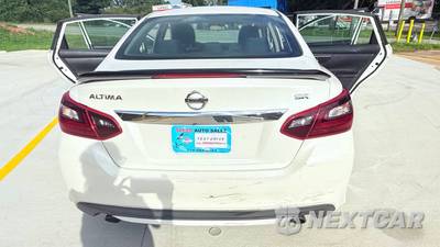 2017 Nissan Altima 2.5 SR - zdjęcie 11 z 36 - miniatura