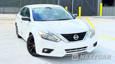2017 Nissan Altima 2.5 SR - zdjęcie 4 z 36 - miniatura