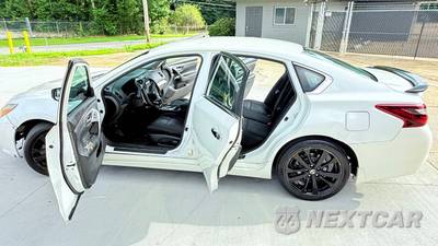 2017 Nissan Altima 2.5 SR - zdjęcie 8 z 36 - miniatura