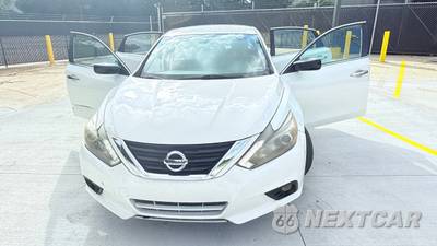 2017 Nissan Altima 2.5 SR - zdjęcie 13 z 36 - miniatura