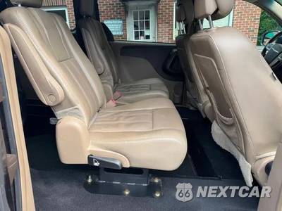 2016 Chrysler Town & Country Touring 121.2" WB - zdjęcie 19 z 21 - miniatura