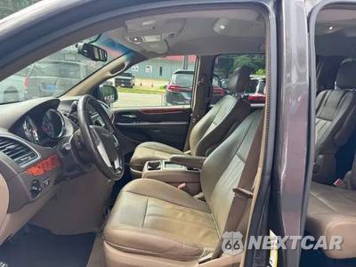 2016 Chrysler Town & Country Touring 121.2" WB - zdjęcie 10 z 21 - miniatura