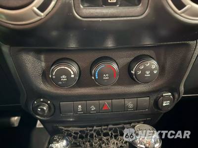 2014 Jeep Wrangler Unlimited Sahara - zdjęcie 18 z 26 - miniatura