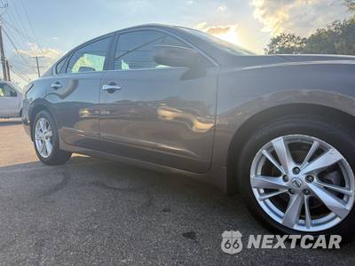 2014 Nissan Altima 2.5 SV - zdjęcie 35 z 115 - miniatura
