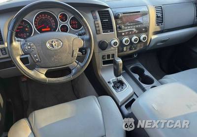 2010 Toyota Sequoia SR5 - zdjęcie 13 z 17 - miniatura
