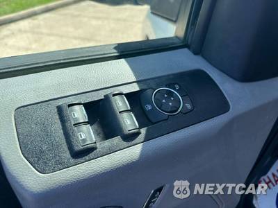 2019 Ford Super Duty F-350 Cab Chassis XL Extended Cab w/Rear Doors DRW - zdjęcie 13 z 41 - miniatura