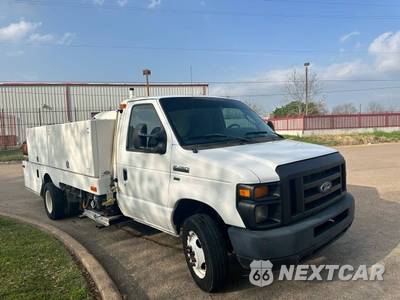 2012 Ford Super Duty E-450 Cutaway DRW